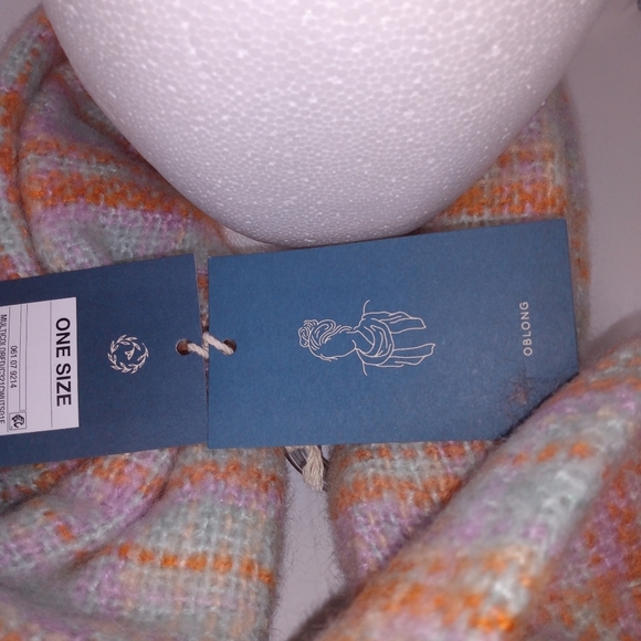 Universal threads quilted scarf - Picture 3 of 3